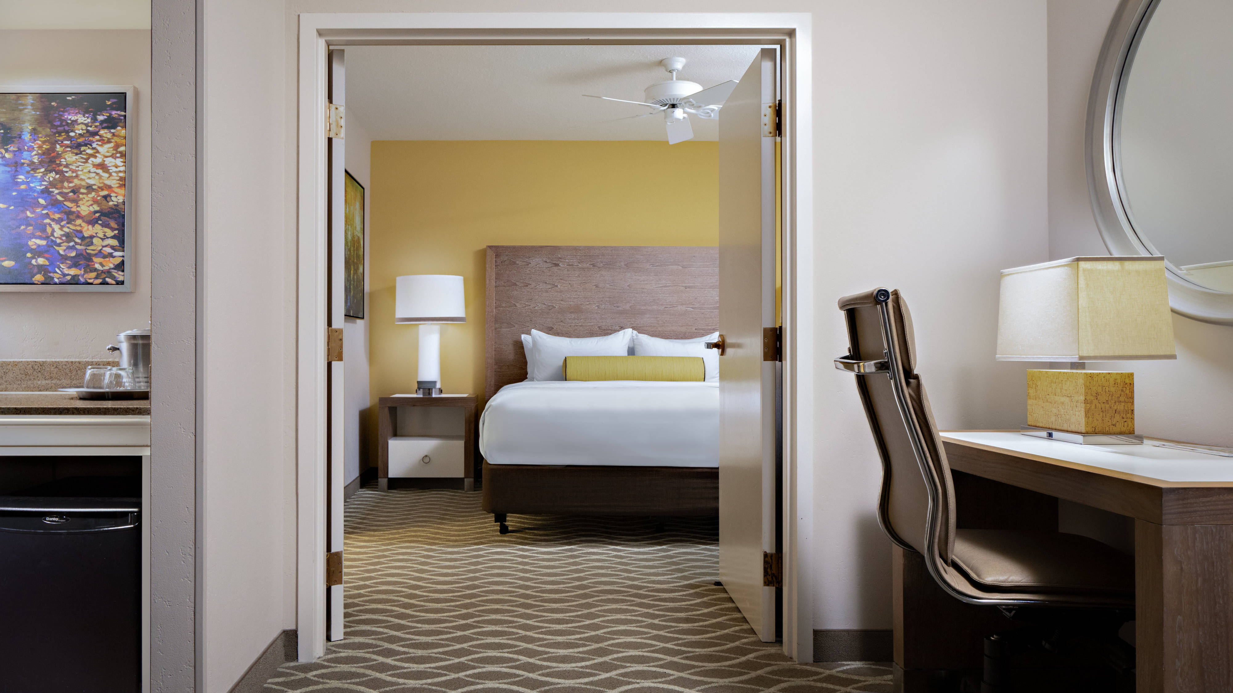 Buy Luxury Hotel Bedding from Marriott Hotels - Vanity Mirrors