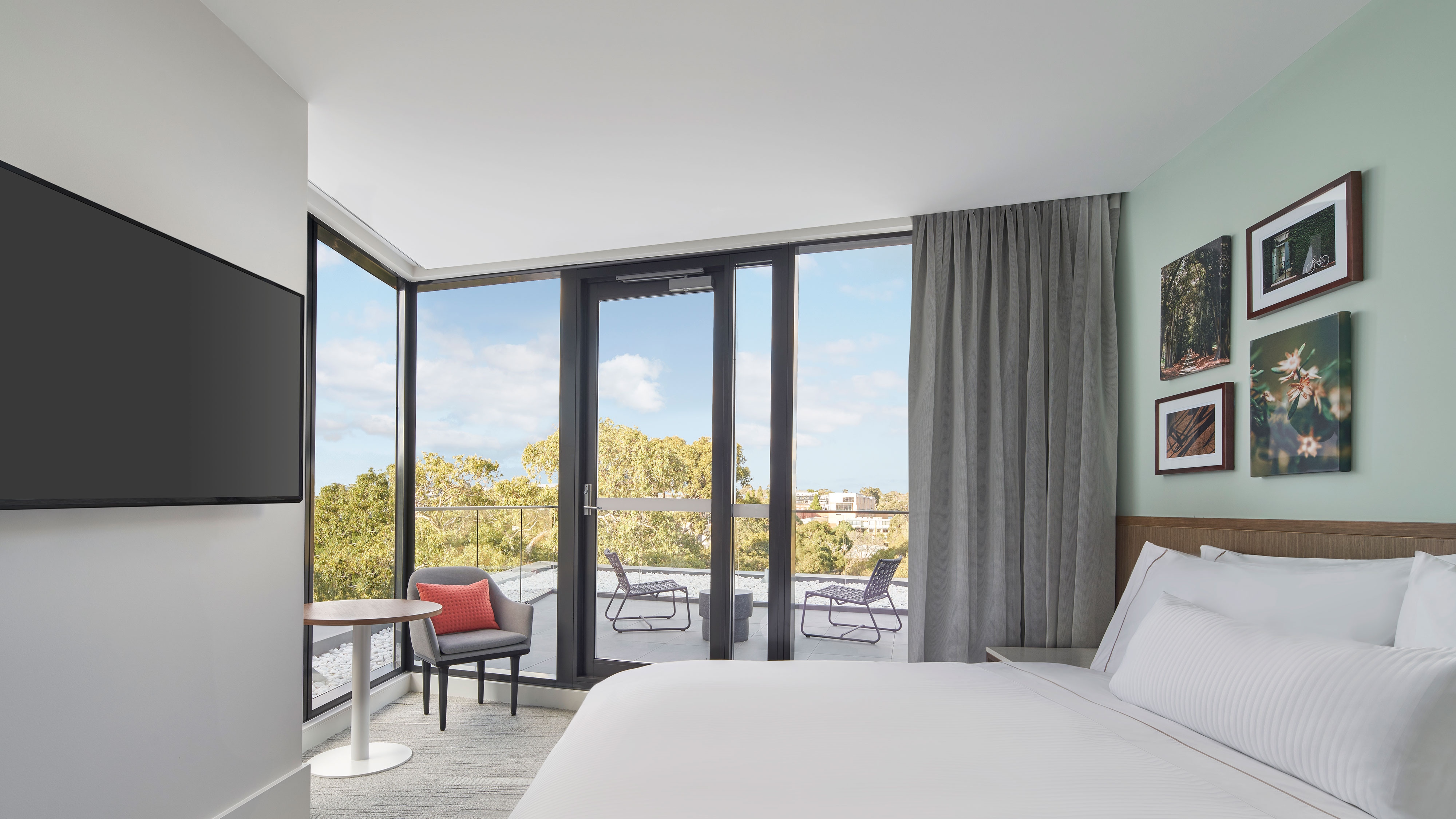 King bed with balcony