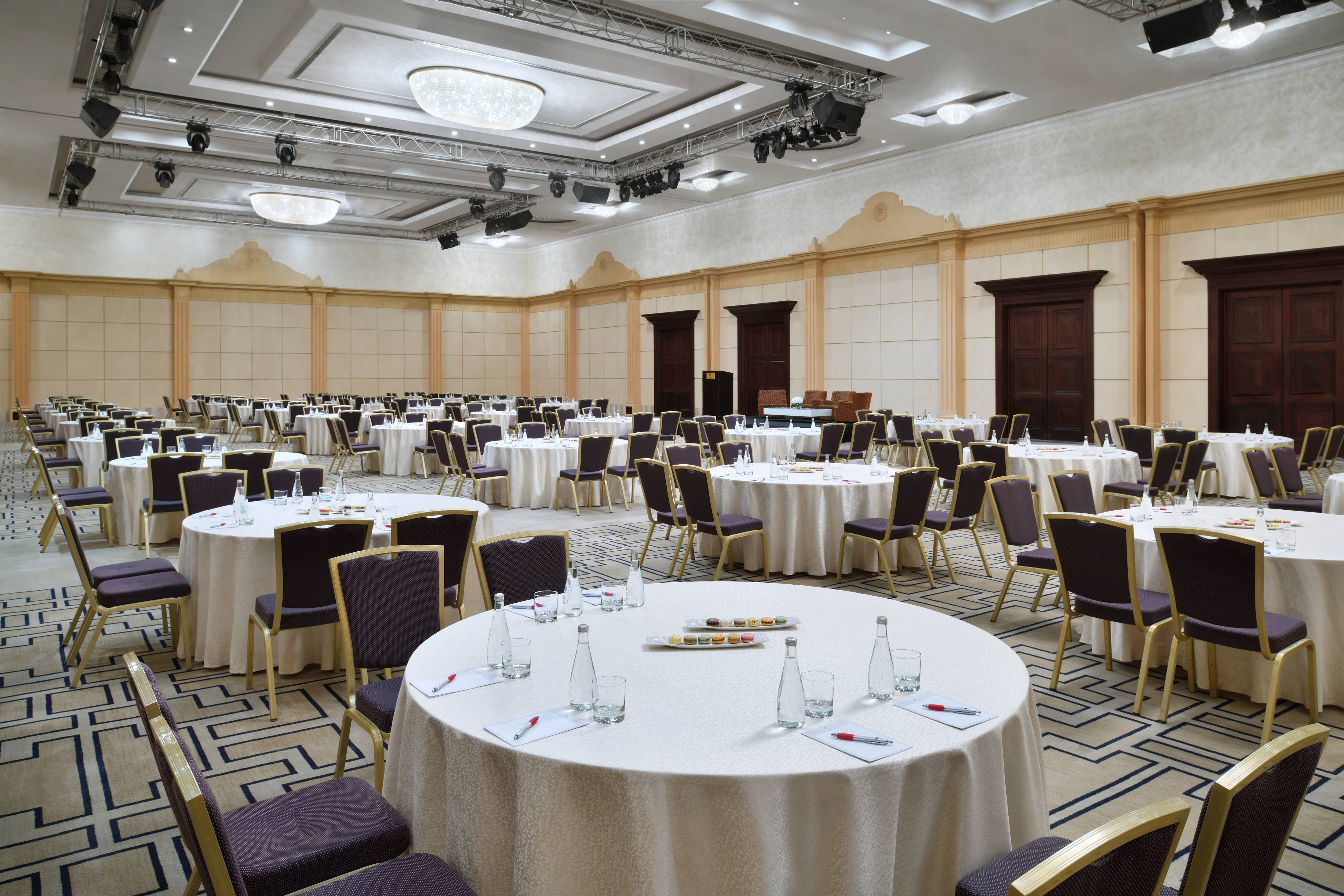 Marriott Convention Center Round Table Setup